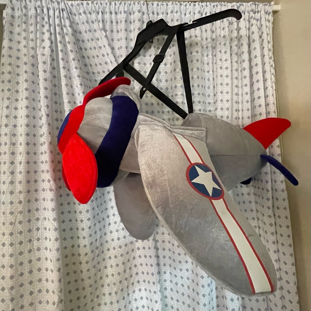 Child’s 3D plush airplane costume, great like new condition.